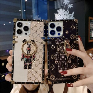 เคส iPhone 15 iPhone 15 Plus iPhone 15 Pro iPhone 15 Pro Max iPhone 15 Ultra Luxury Square Net Celebrity Fashion Bear พร้อมแหวนขาตั้ง กันกระแทก แบบนิ่ม TPU