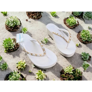 พร้อมส่ง รองเท้าแตะคีบ รองเท้าแตะผู้หญิง ตกแต่งร้อยโซ่ พื้นหนา 1.5 นิ้ว Gooddy Fashion New