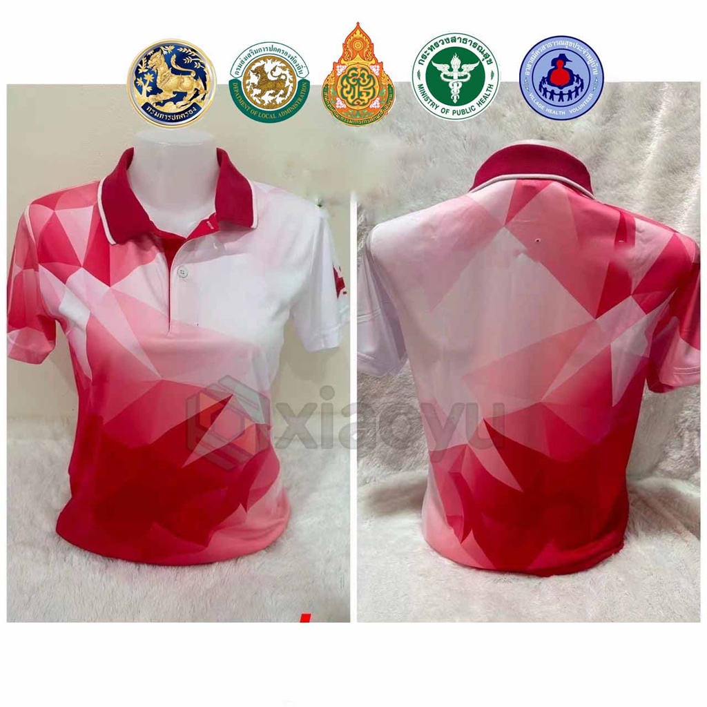💕 เสื้อโปโล ลายกระจกสีแดง ดีไซน์เรียบง่าย - Unisex (สินค้ามีในสต็อก) 💕(เลือกตราหน่วยงานได้ สาธา สพฐ อปท และอื่นๆ)