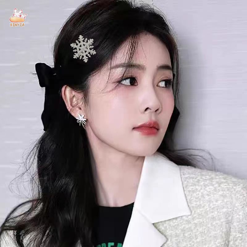 การตกแต่งคริสต์มาส กิ๊บติดผม รูปเกล็ดหิมะ ประดับเพชร ระดับไฮเอนด์ แฟชั่นฤดูใบไม้ร่วง และฤดูหนาว 【XINYIA】