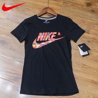 [ถักแขนสั้น] Nike ของแท้ 100% เสื้อยืดลําลอง แขนสั้น พิมพ์ลายโลโก้ แบบเรียลไทม์ สําหรับผู้หญิง