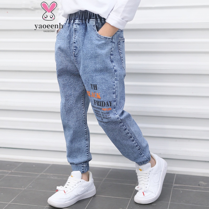 100-160เซนติเมตรกางเกงยีนส์เด็กชายเวอร์ชั่นเกาหลีกลางเด็กใหญ่แฟชั่นหลวมกางเกงกระชับชายหล่อกางเกงลําลองพร้อมสต็อกจัดส่งที่รวดเร็ว