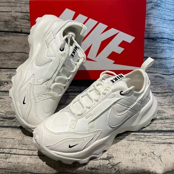 (ของแท้ 100%)Nike TC 7900 White sneakers(W)