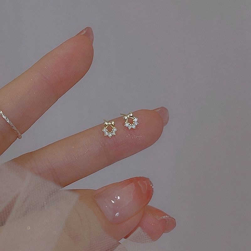 ต่างหูสตั๊ด เหล็กไทเทเนียม ประดับเพชร คริสตัล สไตล์เกาหลี เรียบง่าย หรูหรา เครื่องประดับแฟชั่น สําหรับผู้หญิง