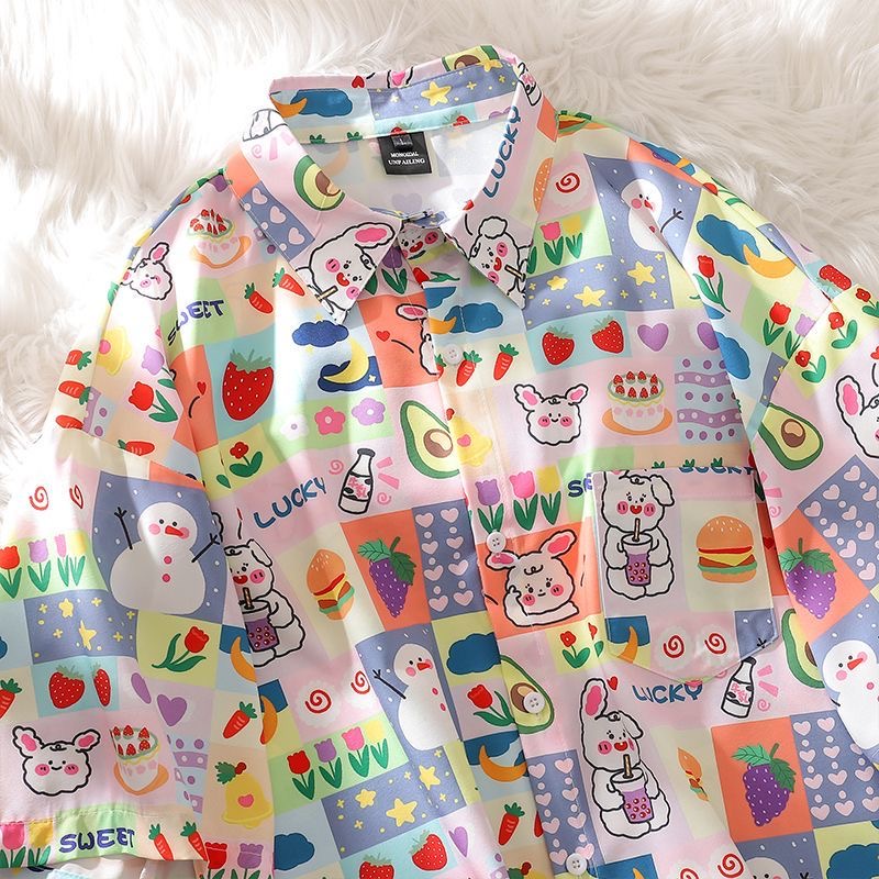 เสื้อเชิ้ตแขนสั้น คอปก ทรงหลวม พิมพ์ลายน่ารัก สไตล์เกาหลี และฮ่องกง สําหรับผู้ชาย และผู้หญิง