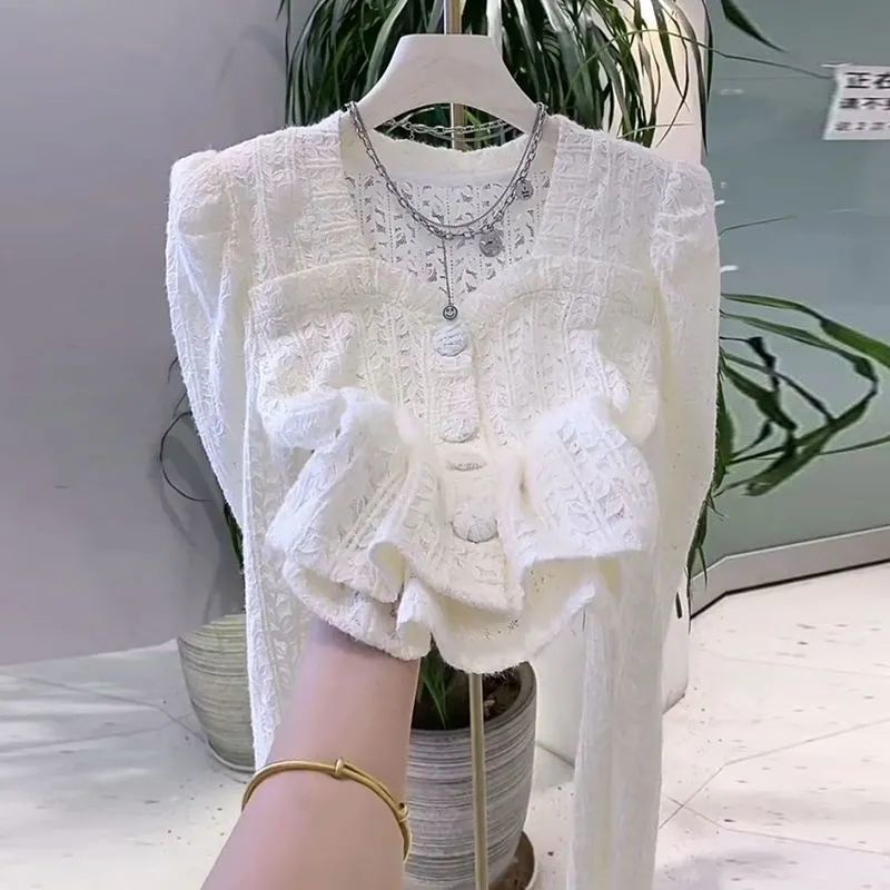 เสื้อเชิ้ตแขนพัฟ คอสี่เหลี่ยม แต่งลูกไม้ ฉลุลาย แฟชั่นฤดูใบไม้ร่วง สไตล์ฝรั่งเศส สําหรับผู้หญิง 2024