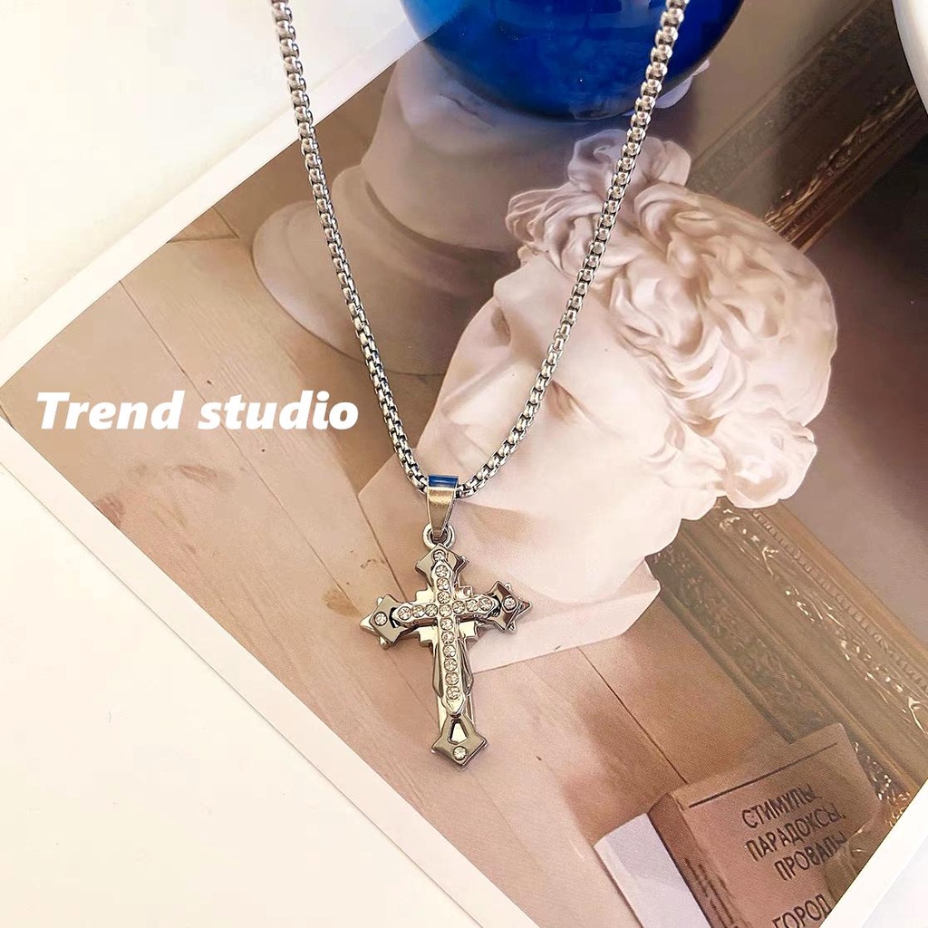 สร้อยคอไม้กางเขนเพชรหลายชั้น สร้อยคอฮิปฮอป สไตล์อเมริกัน วัสดุเหล็กไททาเนียม ไม่ซีดจาง เหมาะสำหรับทุกคนที่จะสวมใส่ - รูปที่ 2