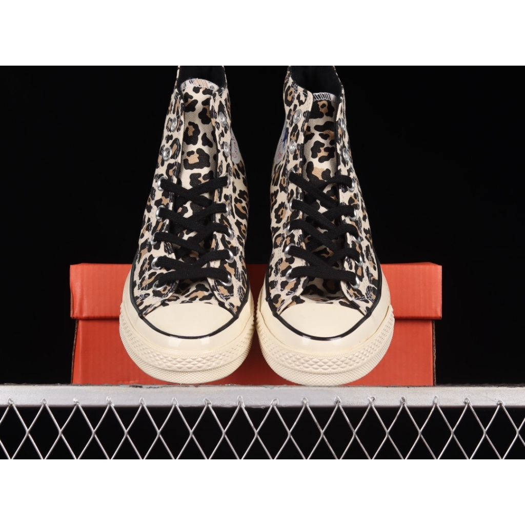 Converse Chuck Taylor All-Star 70 Hi Cheetah พิมพ์รองเท้าลำลองรองเท้าผ้าใบ Unisex สำหรับผู้หญิง แฟช
