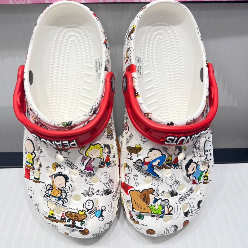 รองเท้า crocs แท้ peanuts classic clog รองเท้าแตะลําลอง กันลื่น ลายถั่วลิสงน่ารัก สไตล์คลาสิก#208629