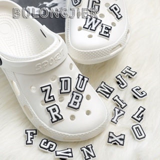 เข็มกลัด รูปตัวอักษร A-Z DIY สีดํา สีขาว สําหรับ Crocs Jibbitz Pins