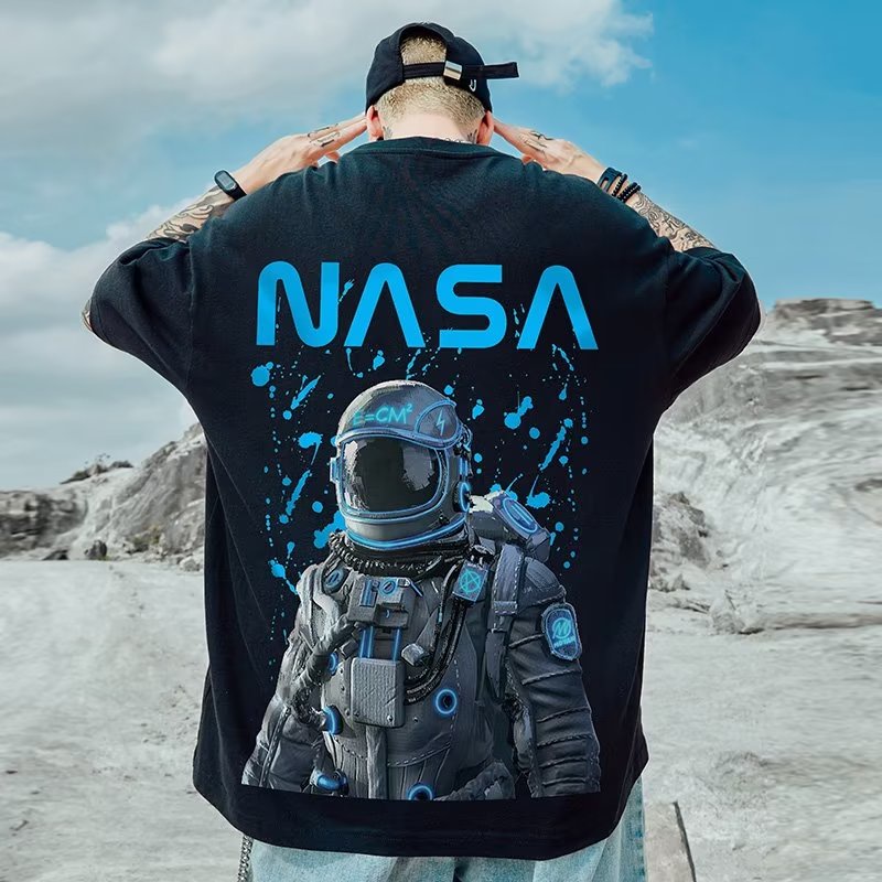 เสื้อยืดคอกลม แขนสั้น พิมพ์ลายนักบินอวกาศ NASA ทรงหลวม ขนาดใหญ่ พลัสไซซ์