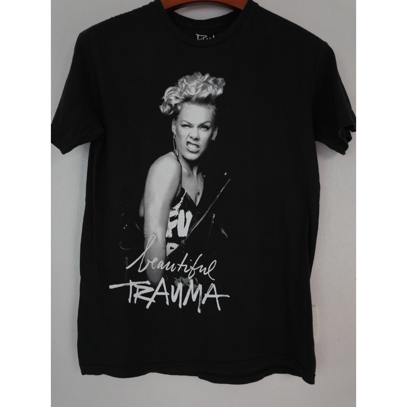 คอกลม PINK Beautiful Trauma Australia Tour 2018 T-Shirt Size m