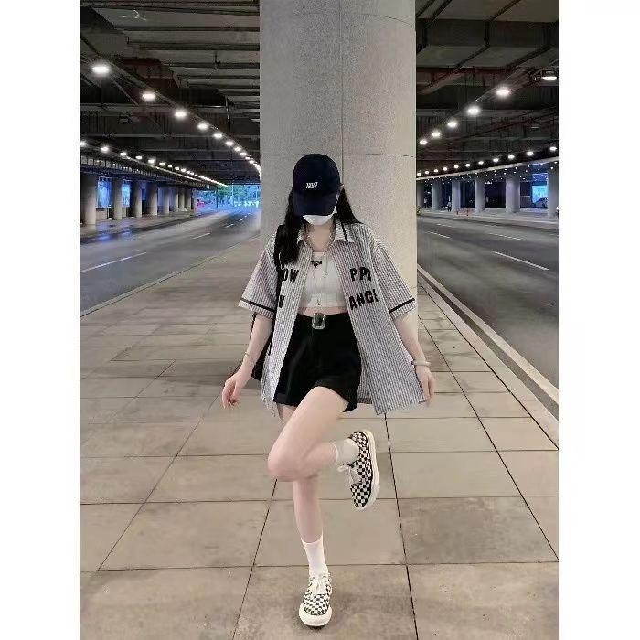 Dahong เสื้อเบลาส์ผู้หญิง oversize เสื้อเชิ้ตโปโล ทรงหลวม ลายทาง แฟชั่นอเมริกันย้อนยุค ลายทาง แฟชั่นอเมริกันย้อนยุค W532 รูปที่ 2