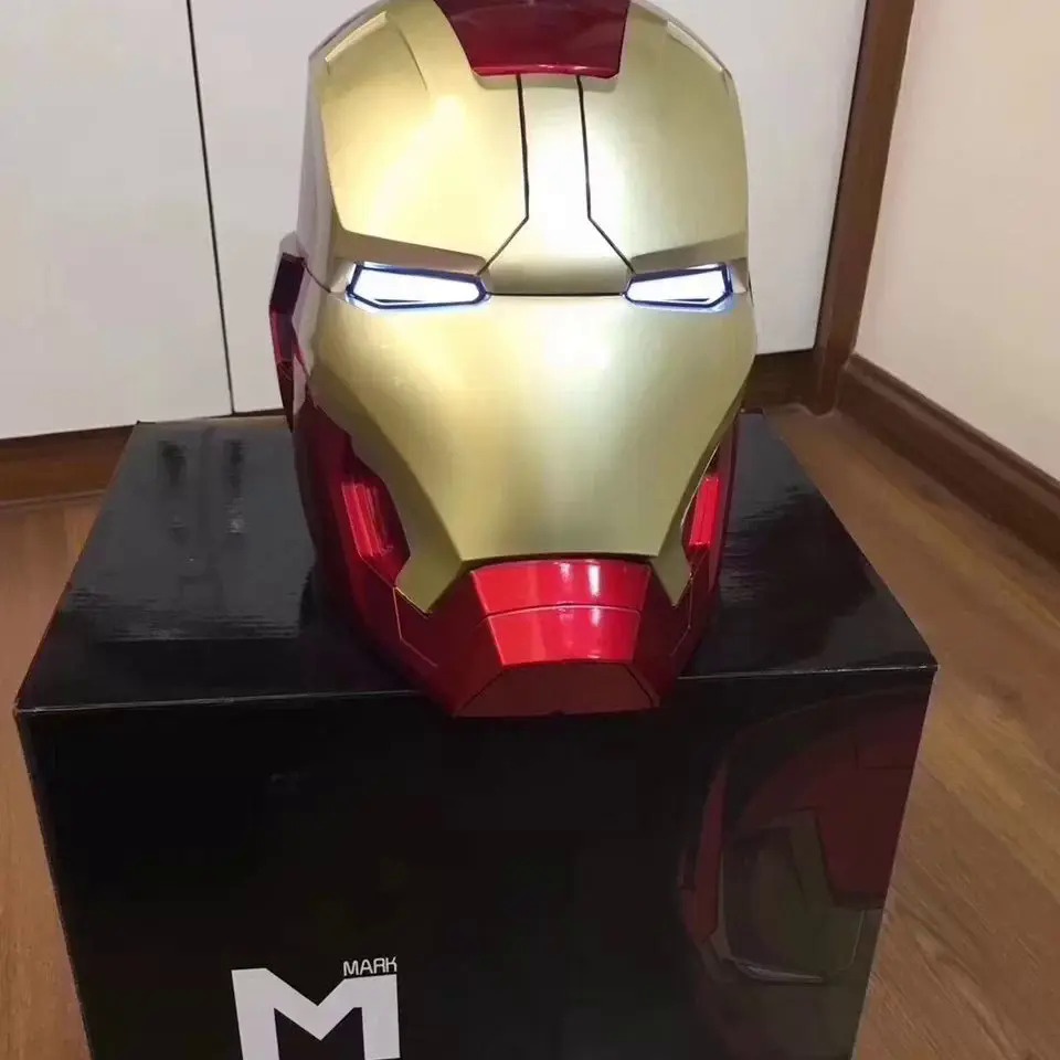 ใหม่ หมวกกันน็อคคอสเพลย์ Marvel Avengers Iron Man มีไฟ Led 1:1 หน้ากากไอรอนแมน PVC ของเล่นสําหรับเด็ก ผู้ใหญ่ ของขวัญ