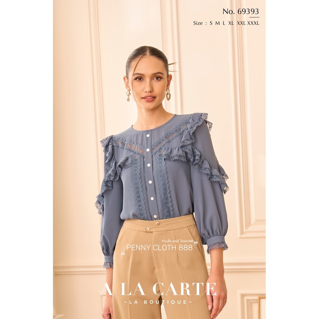 69393 เสื้อ A la carte ผ้าชีฟองเนื้อทราย แต่งแทรกทริมลูกไม้ มีระบาย มีซับใน แขน 3 ส่วน by PENNYCLOTH