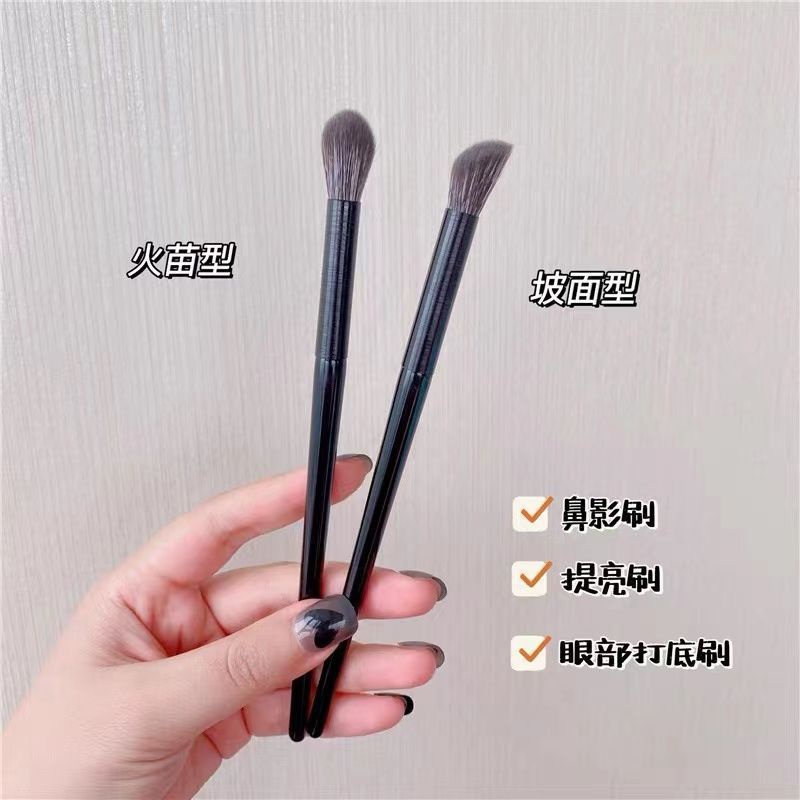 ชุดแปรงแต่งหน้า ขนแปรงนุ่ม แบบพกพา สําหรับลงอายแชโดว์ ลงรายละเอียด ลงเครื่องสําอาง เหมาะกับผู้เริ่มต้น สามแพ็ค