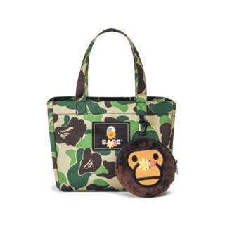 กระเป๋าถือ ลายพราง และกระเป๋าช้อปปิ้ง ขนาดใหญ่ และกระเป๋าใส่…