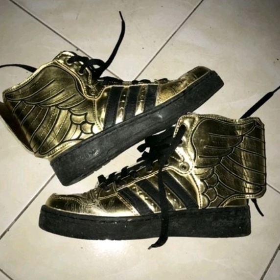 PRELOVED WINGS SHOES FOR SALE unisex for men and women 2ne1 shoes