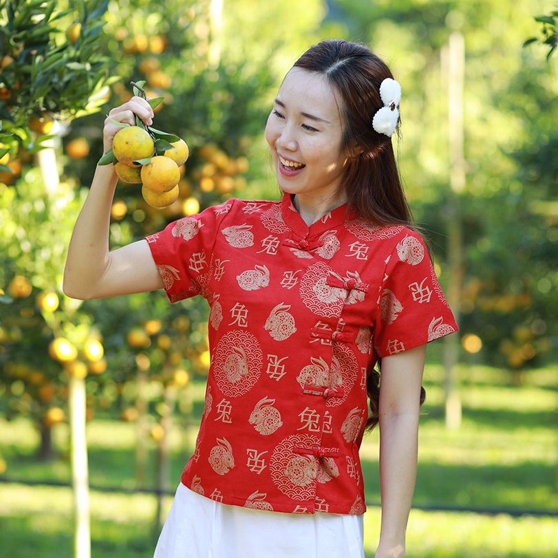 เสื้อคอจีน เสื้อตรุษจีนผู้หญิง (เสื้อกี่เพ้า) เนื้อผ้าฝ้าย ทรงคอจีน สีแดง ลายกระต่ายทอง