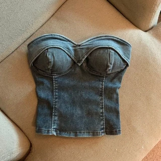 (จัดส่งจากกรุงเทพฯ) ฤดูร้อนรูปแบบใหม่ ผ้ายีนส์เซ็กซี่ เสื้อครอปเปิดไหล่ทรงสลิมฟิตสำหรับผู้หญิง