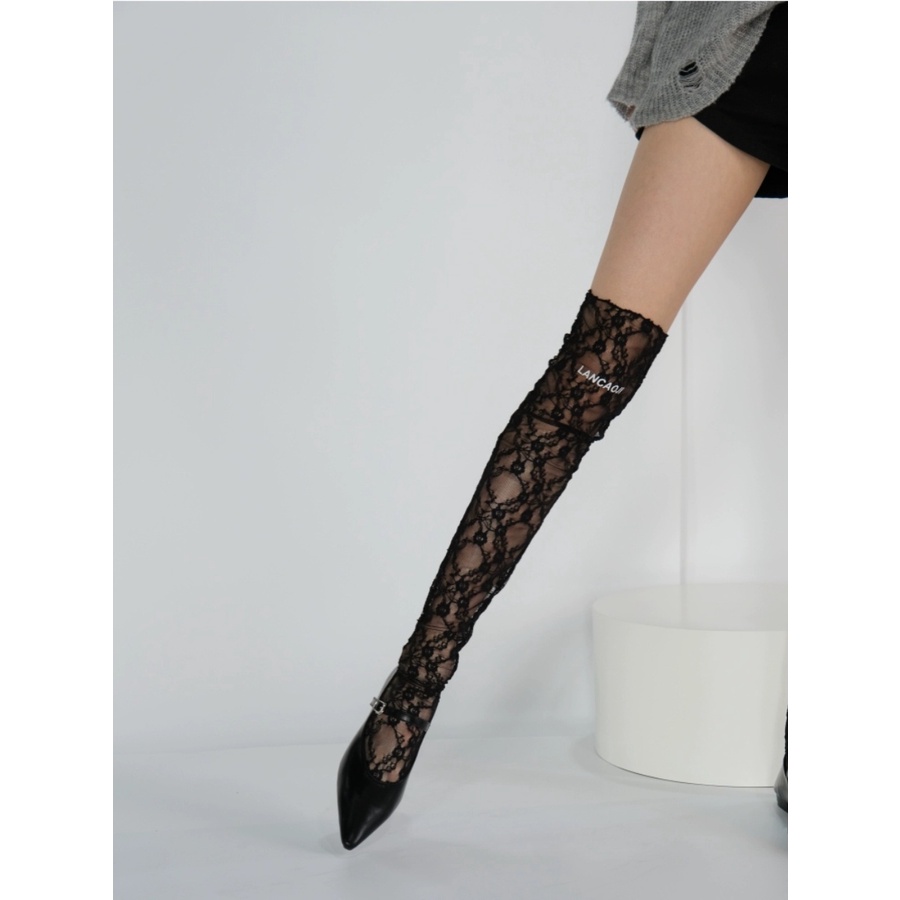 ลูกไม้ถุงเท้าเหนือเข่าผู้หญิงสไตล์ใหม่จดหมายปักโลโก้ลูกไม้ต้นขาถุงเท้าจับคู่รองเท้าถุงเท้า