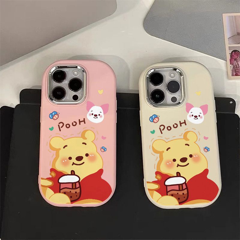 เคสโทรศัพท์มือถือโลหะ ลายหมีพูห์ดื่มชานม และกล้อง สําหรับ Iphone Apple 15 14ProMax 13 12 11 7 มม.D