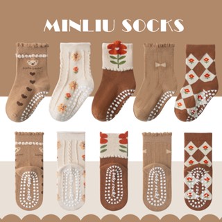 ถุงเท้าลายการ์ตูนสำหรับเด็ก สวมใส่ง่ายและสนุกสนาน