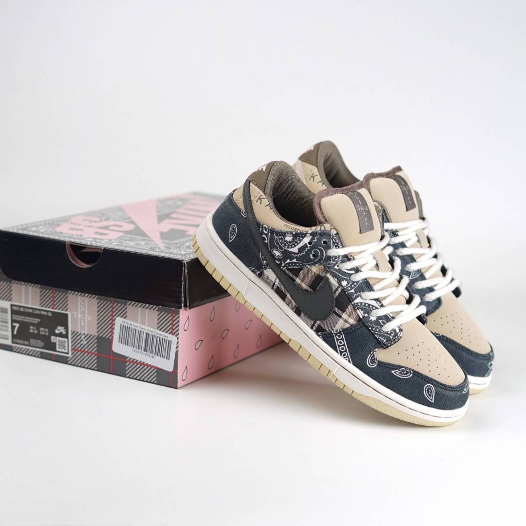 Sepatu Nike SB Dunk Low X Travis Scott