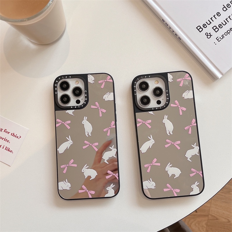Casetify กระต่ายริบบิ้นกระจก iPhone สําหรับ 15 Pro MAX 14 13 12 11 Pro MAX 14 15 Plus TPU ตัวอักษรด้านข้างกันกระแทกฝาครอบโทรศัพท์กลับ INS สไตล์ปลอก