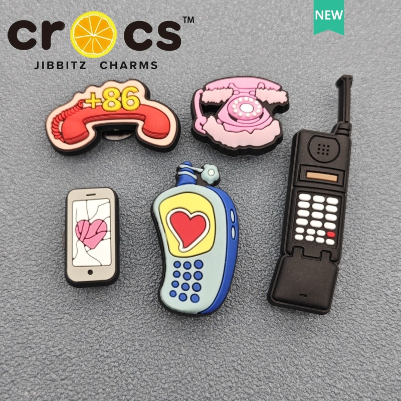 jibbitz crocs แท้ charm หัวเข็มขัดติดรองเท้า โทรศัพท์ ลายการ์ตูนน่ารัก รองเท้าดอกไม้ อุปกรณ์เสริมรองเท้า