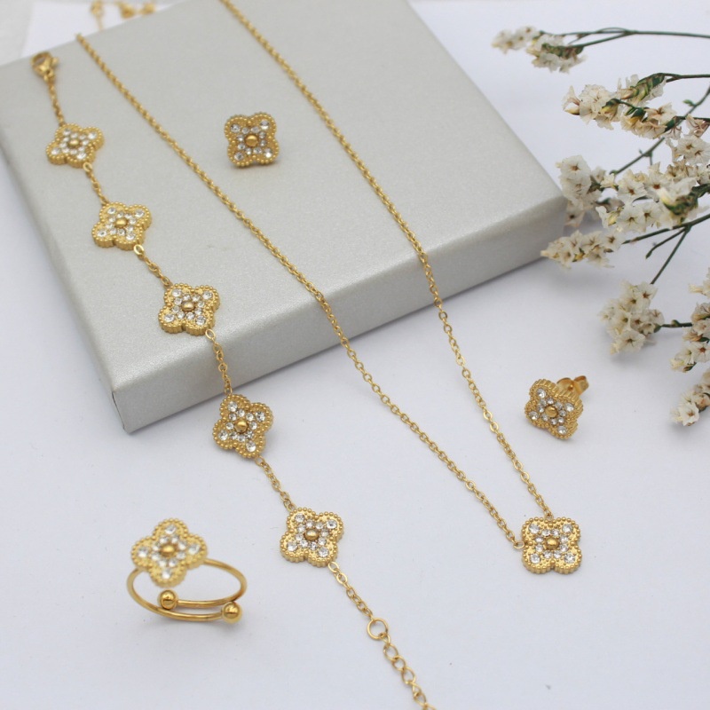 ซูเปอร์กระพริบโคลเวอร์สี่ใบเพทายสี่ชิ้นชุดสร้อยข้อมือสร้อยคอต่างหูแหวนซอกออกแบบแสงของขวัญเครื่องประดับสําหรับแฟน [ซื้อแยก]