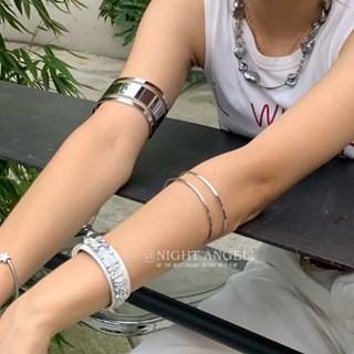 [Unique Accessories] สร้อยข้อมือไทเทเนียมเหล็ก กลวง แวววาว ปรับได้ เข้ากับทุกชุด แฟชั่น