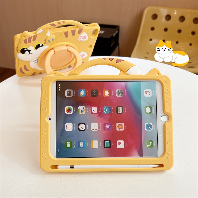 เคสแท็บเล็ตซิลิโคน ลายแมวสีเหลือง พร้อมขาตั้ง สําหรับ iPad 10 2022 10.9 iPad 10.2 7th 8th 9th iPad 9.7 iPad 5 6 air 1 2 3 4 5 iPad mini 1 2 3 4 5 6