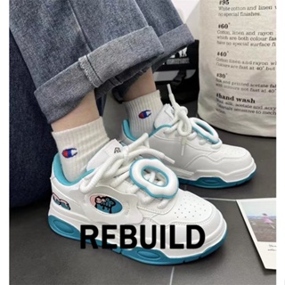 REBUILD รองเท้าผ้าใบผู้หญิง สีขาว พื้นหนา รองเท้าผ้าใบส้นสูงส้นหนา รองเท้าแฟชั่น ผูกเชือก 2023 NEW FYD23904UU 36Z230906