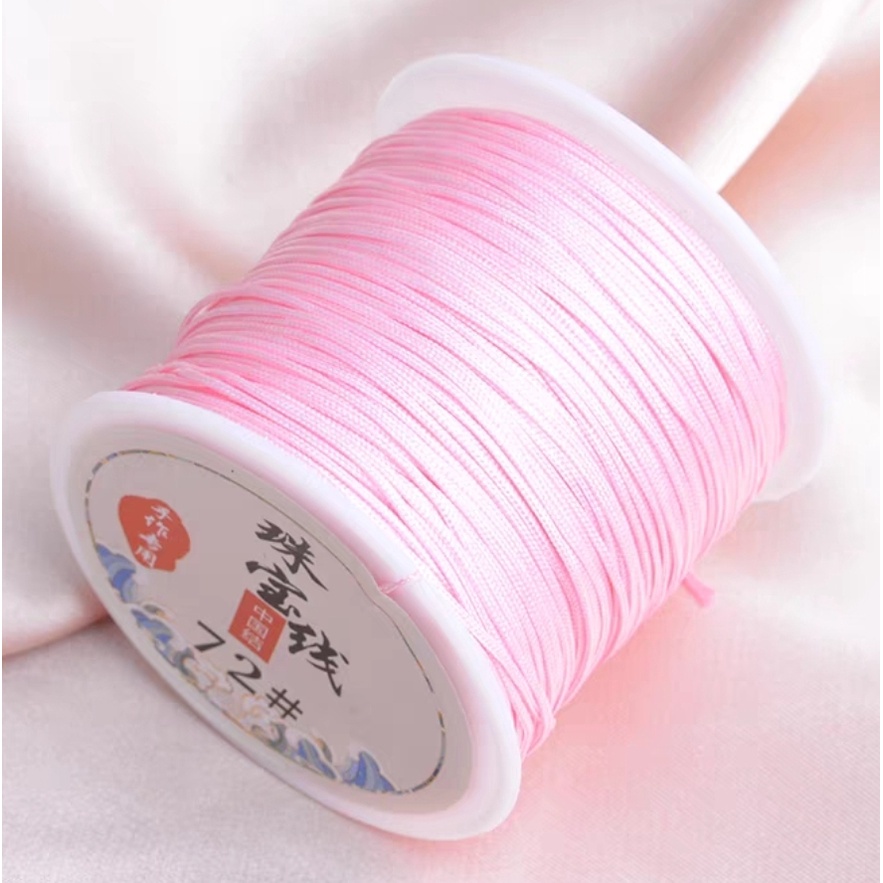 ไหมญี่ปุ่น 2 ชั้น ใช้ร้อยลูกปัด ถักเครื่องประดับเส้นแน่น เรียบลื่น ขนาด 0.8 มิล ยาว 45 เมตร และสีขาว 1 มิล ยาว 23 เมตร