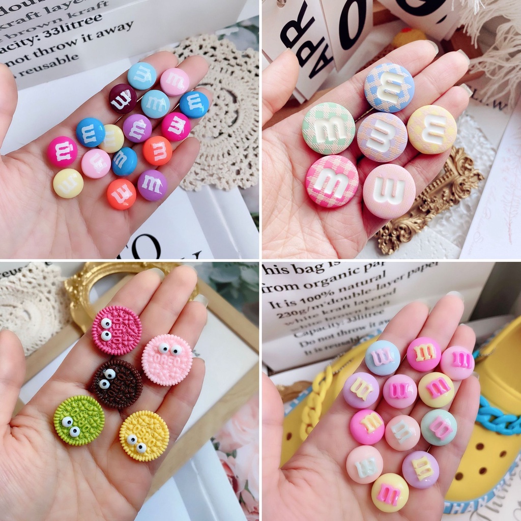 croc Ins ลูกบอลขนเฟอร์ ริบบิ้น ลูกบอลถ่านหิน หมวก เอลฟ์ ไล่โทนสี DIY อุปกรณ์เสริมรองเท้าชายหาด