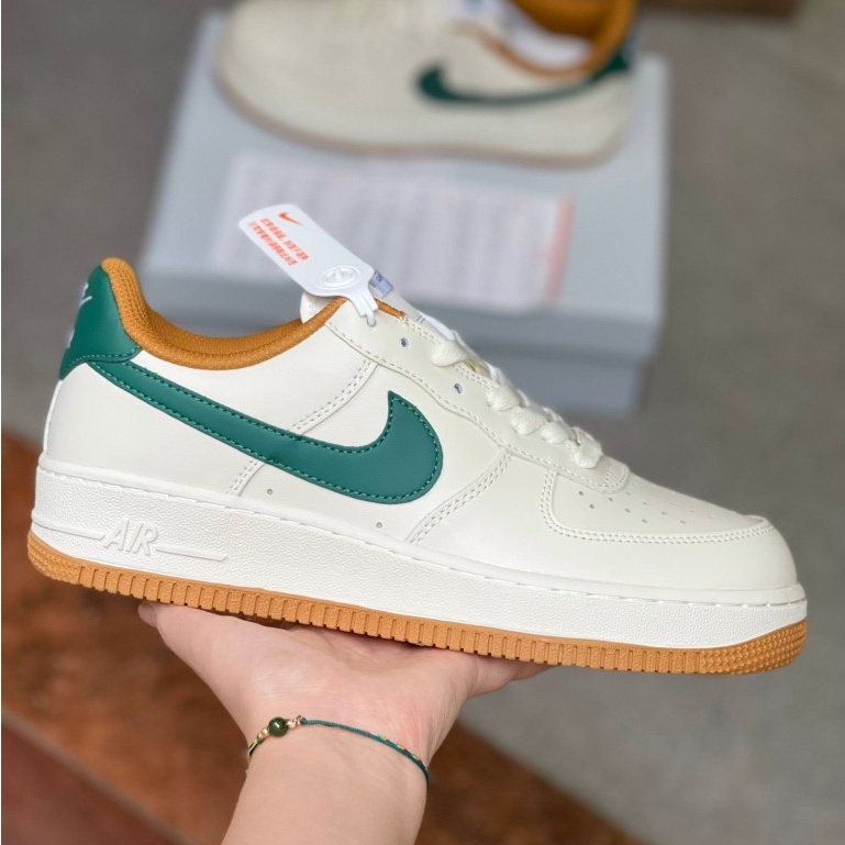 Forday_nike รองเท้า Air Force 1 สีเขียวสแปลชสีขาว AF1 รองเท้าพื้นสีน้ำตาล รองเท้าผ้าใบ สำหรับรองเท้