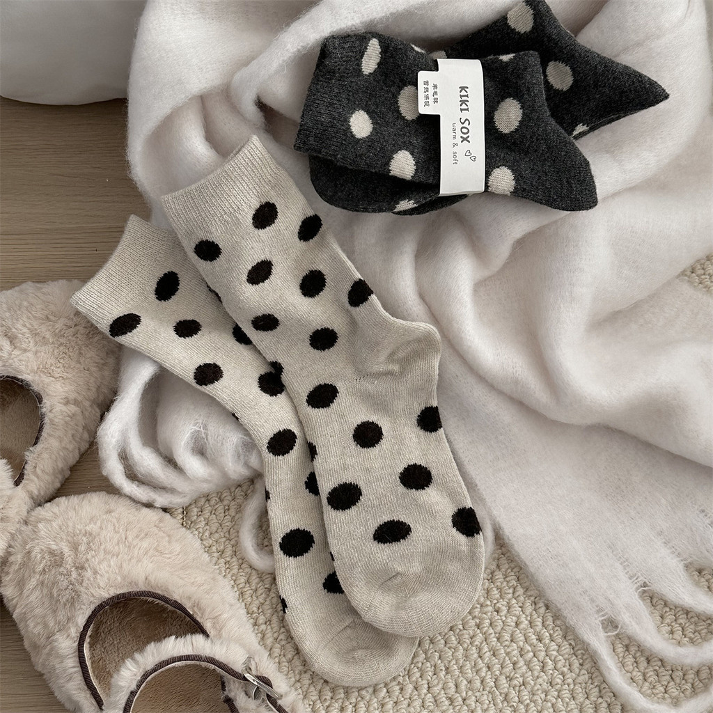 ฤดูใบไม้ร่วงฤดูหนาวแฟชั่น Polka Dot น่ารักหนาอบอุ่นขนสัตว์ ins ผู้หญิงกลางหลอดถุงเท้าผ้าฝ้าย Casual Pile ถุงเท้า