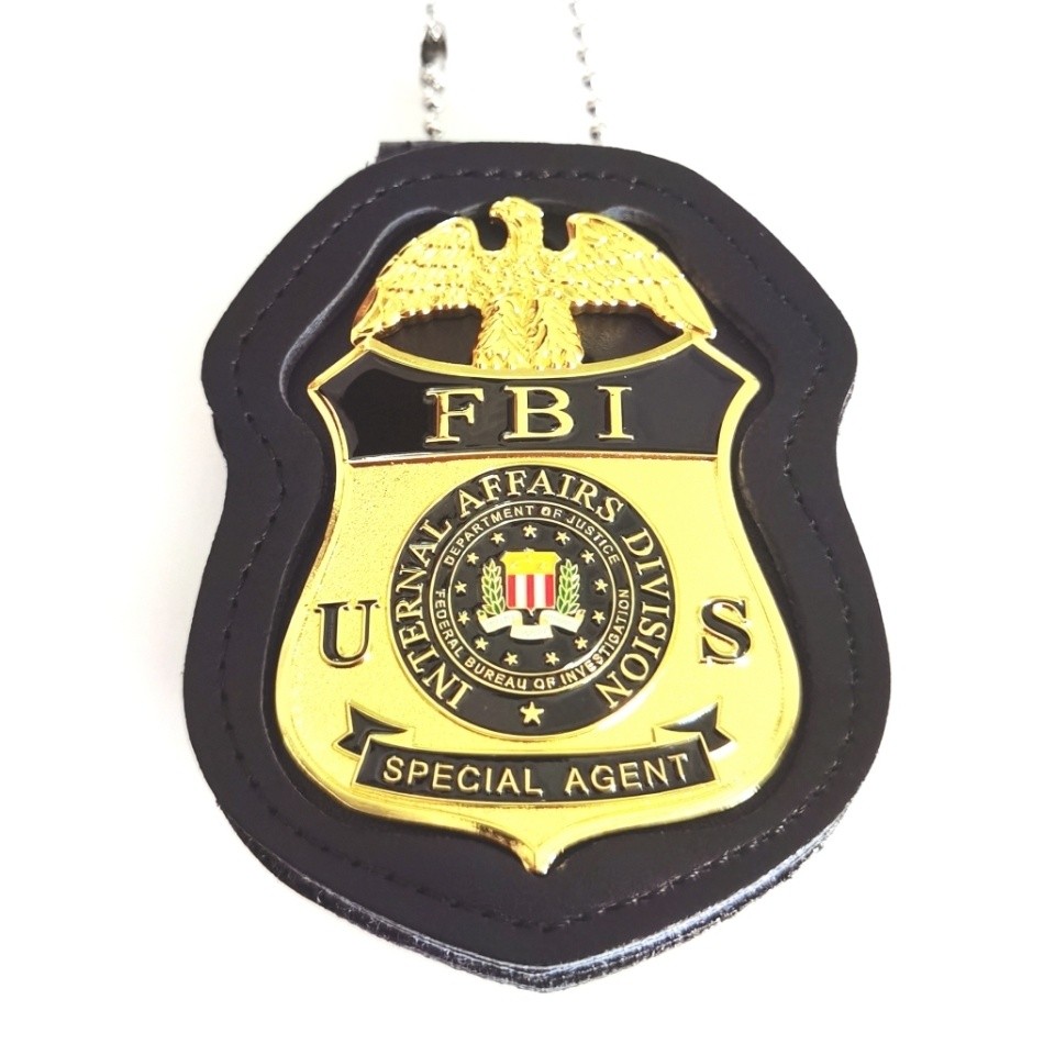 พาดบ่าหนังวัวแท้อเมริกัน มีโลโก้ใหญ่ FBI และโซ่หิน สำหรับคล้องคอและกระเป๋า