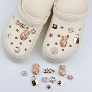 จี้Clog ตกแต่งชุดอุปกรณ์เสริมทั้งหมด Croc charm จิ๊บบิทจิ๊บบิทติดรองเท้า Charms Charm croc shoe Jibitz Chain Charm jitbitz Croc jibbitz Jitbitz Croc charm ตุ๊กตาติดรองเท้า jibbitz crocs ตัวติดรองเท้า crocs รองเท้า เครื่องประดับแฟชั่น