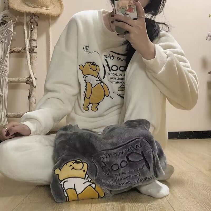 ชุดนอนผ้าสักหลาด ผ้ากํามะหยี่ ลายการ์ตูน Snoopy หมีพูห์ สไตล์ญี่ปุ่น เหมาะกับฤดูใบไม้ร่วง และฤดูหนาว สําหรับผู้หญิง