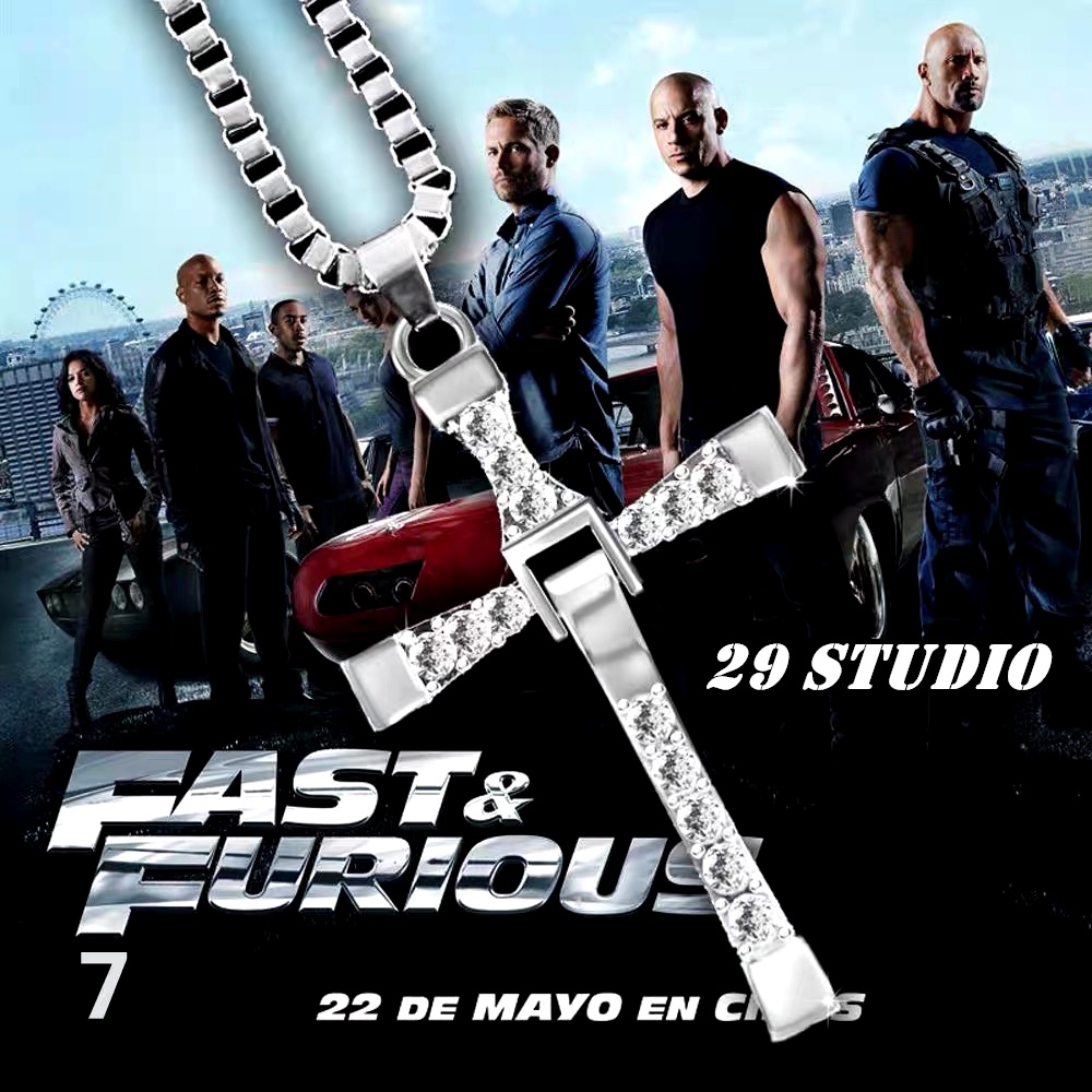 สร้อยคอไม้กางเขนแบบเดียวกันของนักแสดง Fast and Furious คอลเลกชันสร้อยคอไม้กางเขนแฟชั่นจะไม่ลอกหรือเปลี่ยนเป็นสีดำ