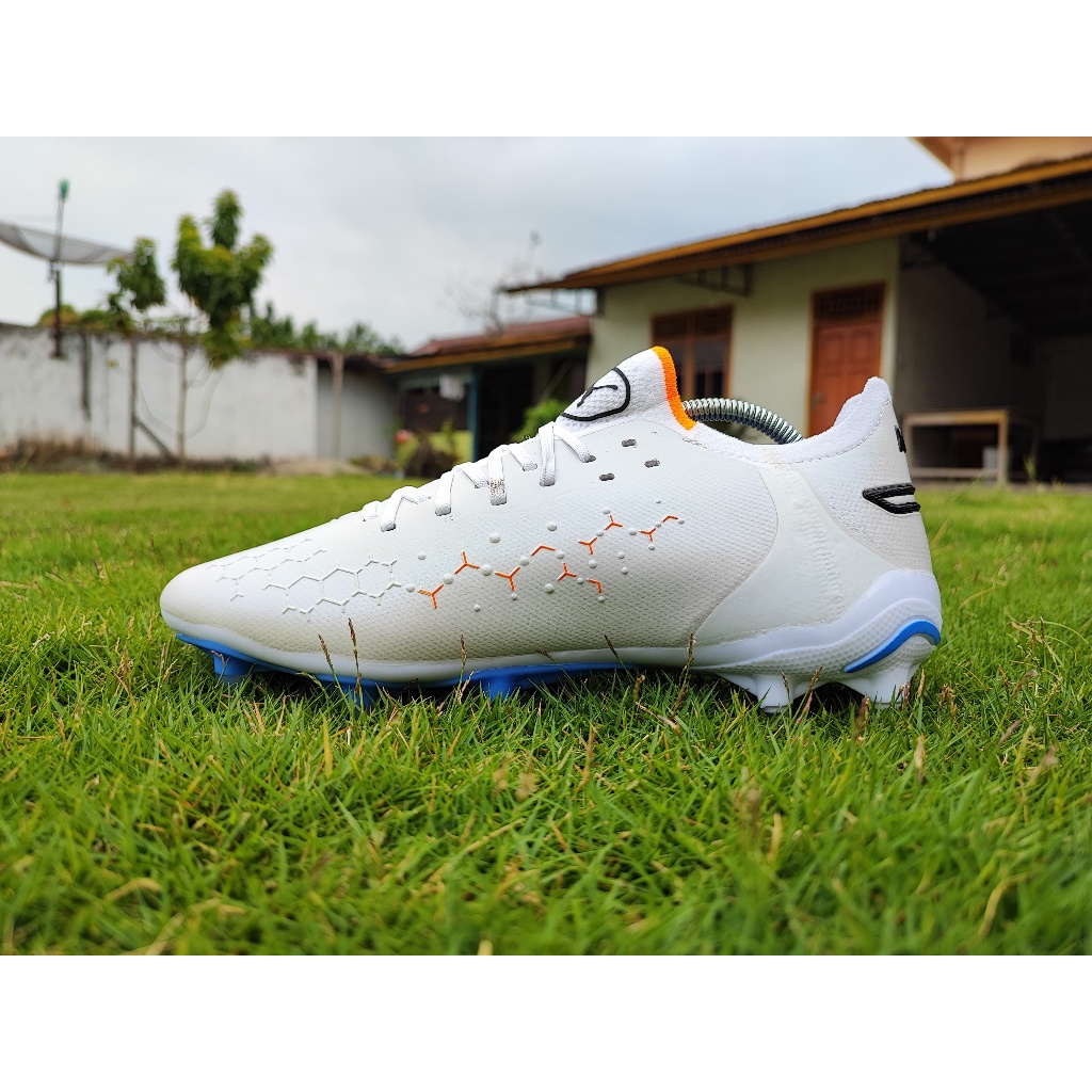 ฟุตบอล Sepatu Sepak Bola Puma King Ultimate FG - Puma สีขาว Puma สีดำสีน้ำเงิน Glimmer Puma Ultra O