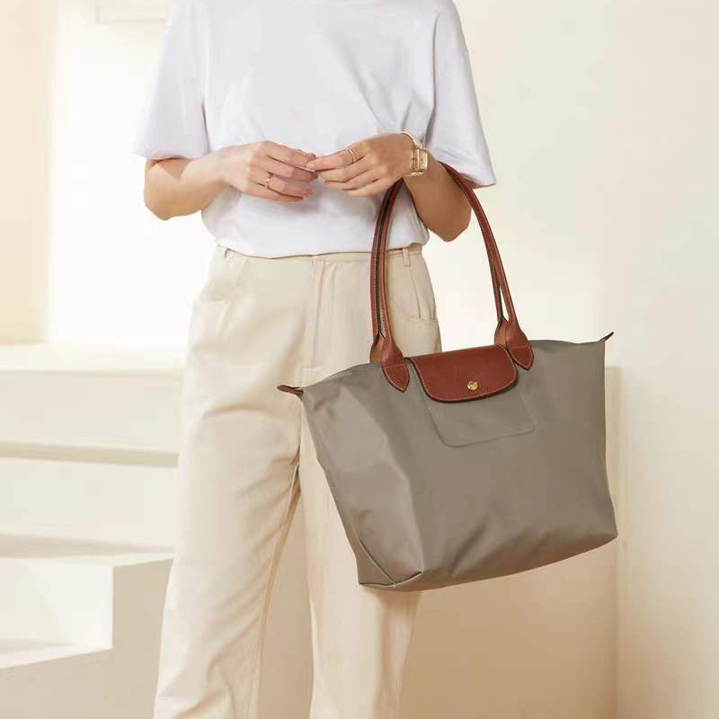 พร้อมสต็อกต้นฉบับและแท้ 100% Longchamp Le Pliage 1899/2605/089 กระเป๋าสะพายไหล่ขนาดใหญ่ของผู้หญิงกระเป๋า Messenger กระเป๋าถือขนาดกลาง Dumpling Bag Tote Bag Organizer Bag