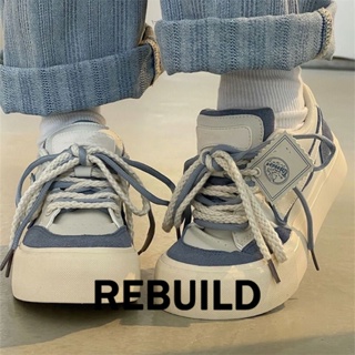 REBUILD รองเท้าผ้าใบผู้หญิง สีขาว พื้นหนา รองเท้าผ้าใบส้นสูงส้นหนา รองเท้าแฟชั่น ผูกเชือก 2023 NEW 36Z230907