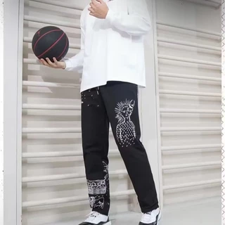 MANSTR ใหม่กางเกงบาสเก็ตบอลลําลอง ผ้าฝ้าย ขากว้าง ทรงหลวม พิมพ์ลายหมึก Kyrie Irving สไตล์ฮิปฮอป สีดํา สีขาว