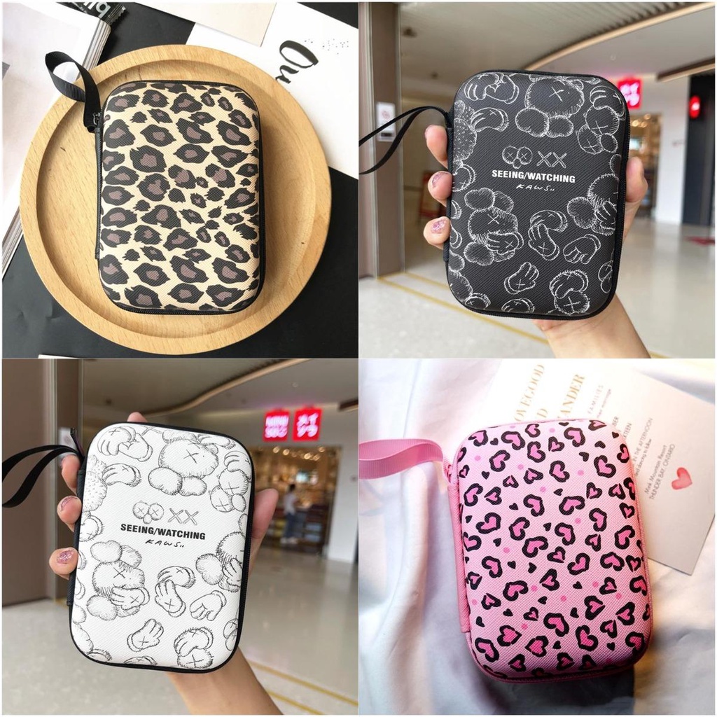 กระเป๋าเคสใส่ฮาร์ดดิสก์ไดรฟ์ภายนอก มีซิป ลาย Kaws น่ารัก สําหรับ USB 2.5 นิ้ว