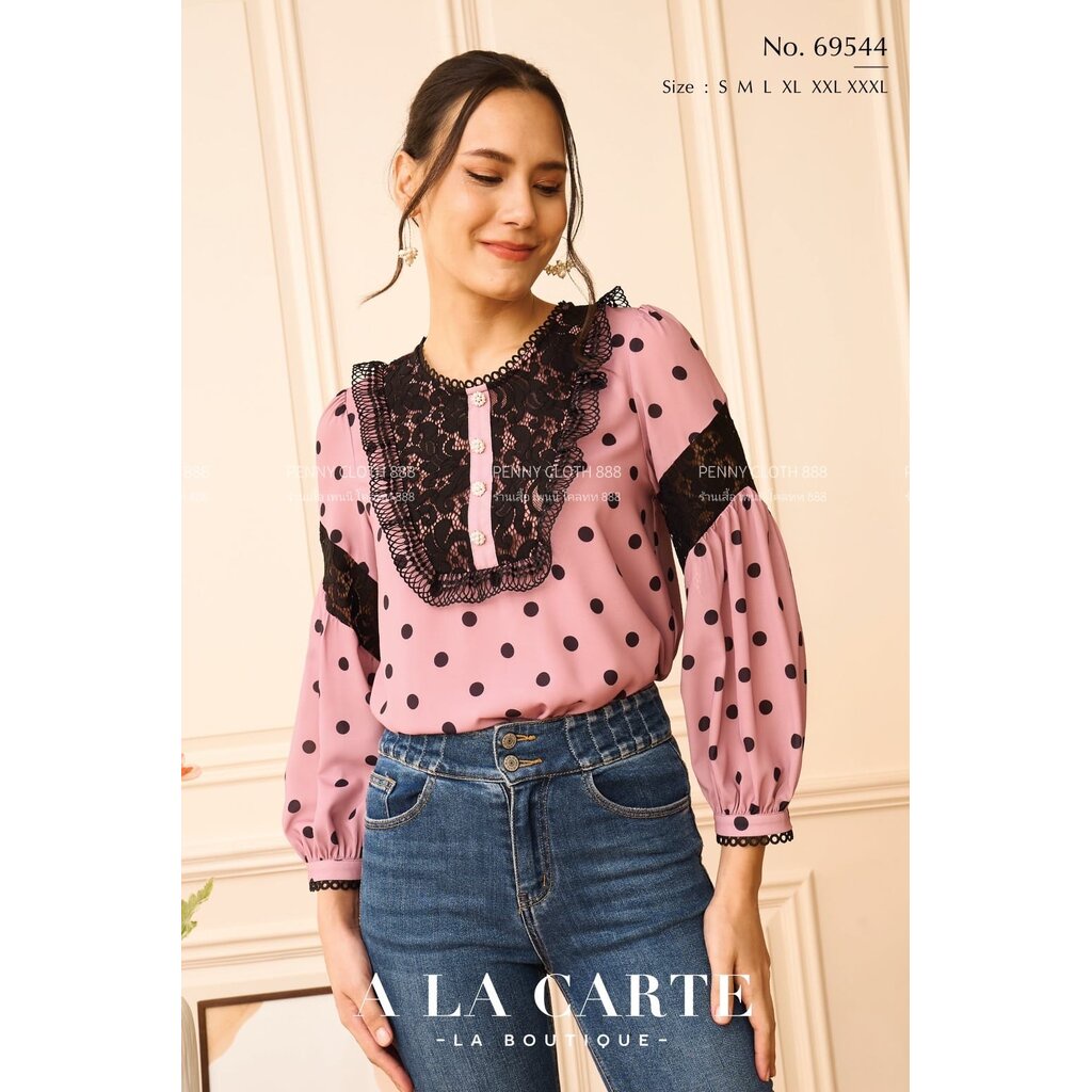 69544 เสื้อ Alacarte ผ้าพิมพ์ลายจุด คอกลมแต่งทริม แต่งผ้าลูกไม้ มีซับใน แขน 4 ส่วน สีชมพู สีครีม สีเทา by PENNYCLOTH888