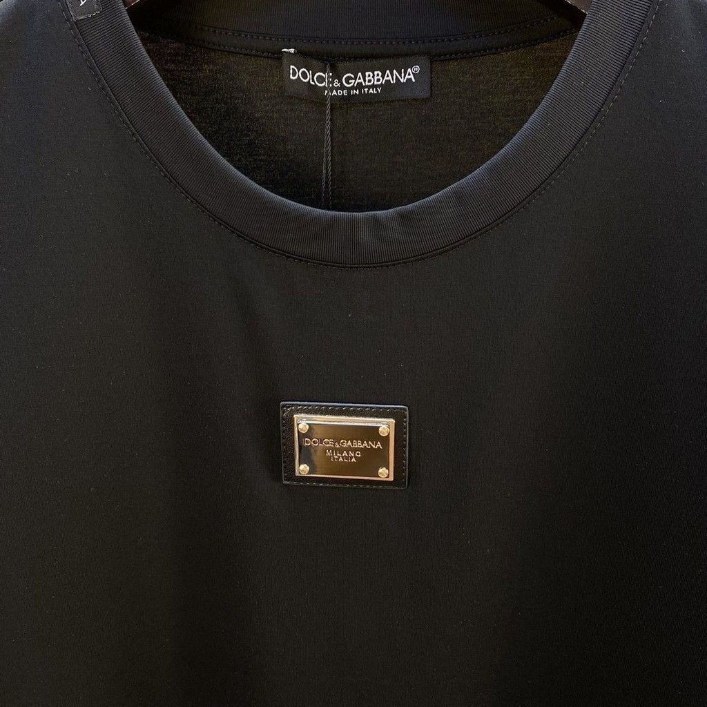 ดีจี ผ้าฝ้ายแท้คอกลมป้ายโลหะผู้ชายผู้หญิงสไตล์เดียวกันปกหลวม