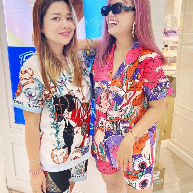 ชุดเซ็ตมีกระเป๋า 2ข้าง by Chanaphat ผ้าไหมอิตาลี เสื้อฮาวายแขนยาว+กางเกงทรงสวย ลายเด่น งานเซ็ตน่ารัก ลายสวยใส่สบายค่ะ